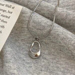 Elegant Silver Pendant Necklace